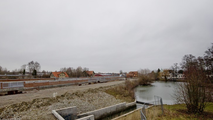 Järnväg och damm i centrala Åkarp