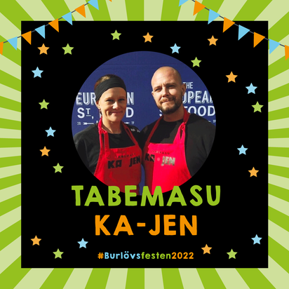 En bild på Tabemasu Ka-Jen. En man och en kvinna i röda förkläden.